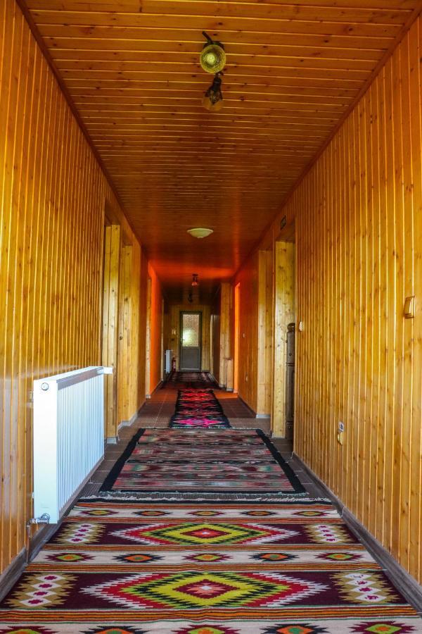 Conacul Lupilor Hotel Satu Sugatag ภายนอก รูปภาพ